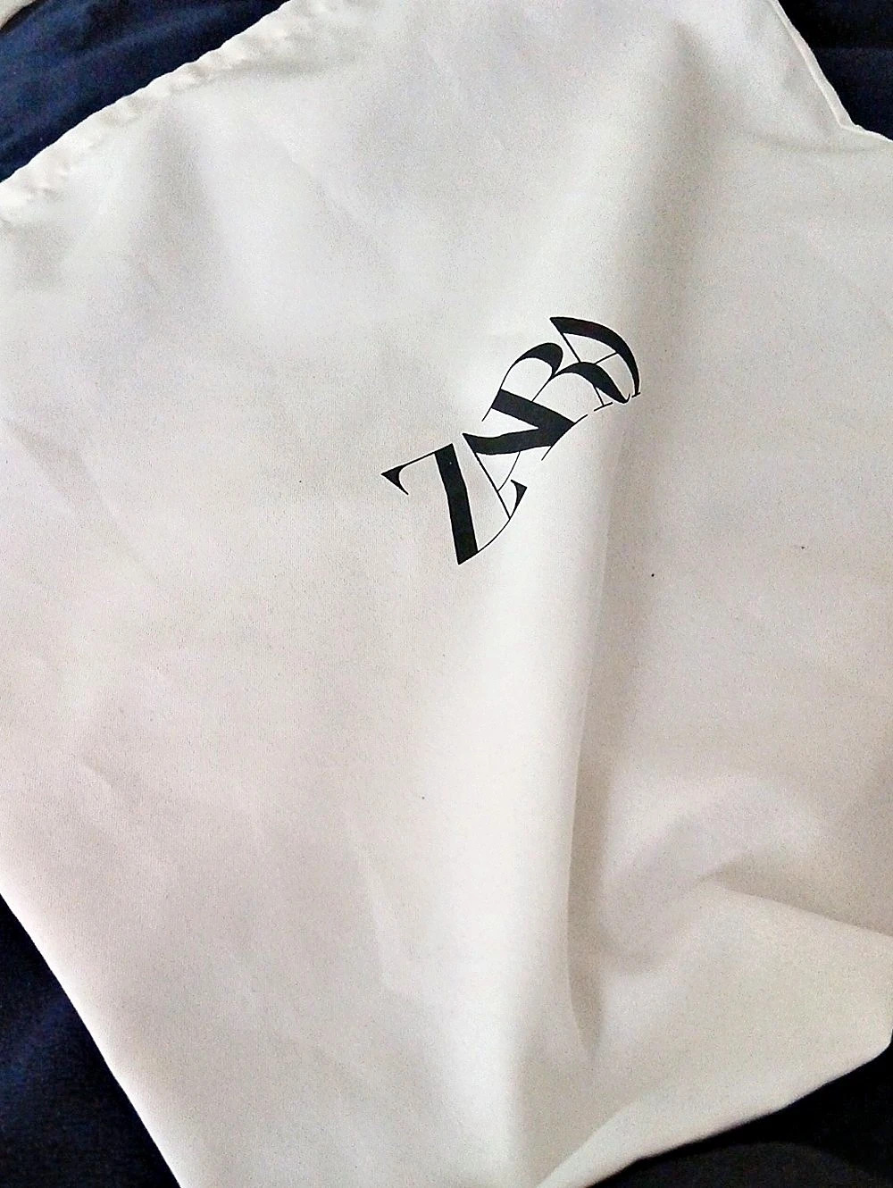 Zara White Dust Bag